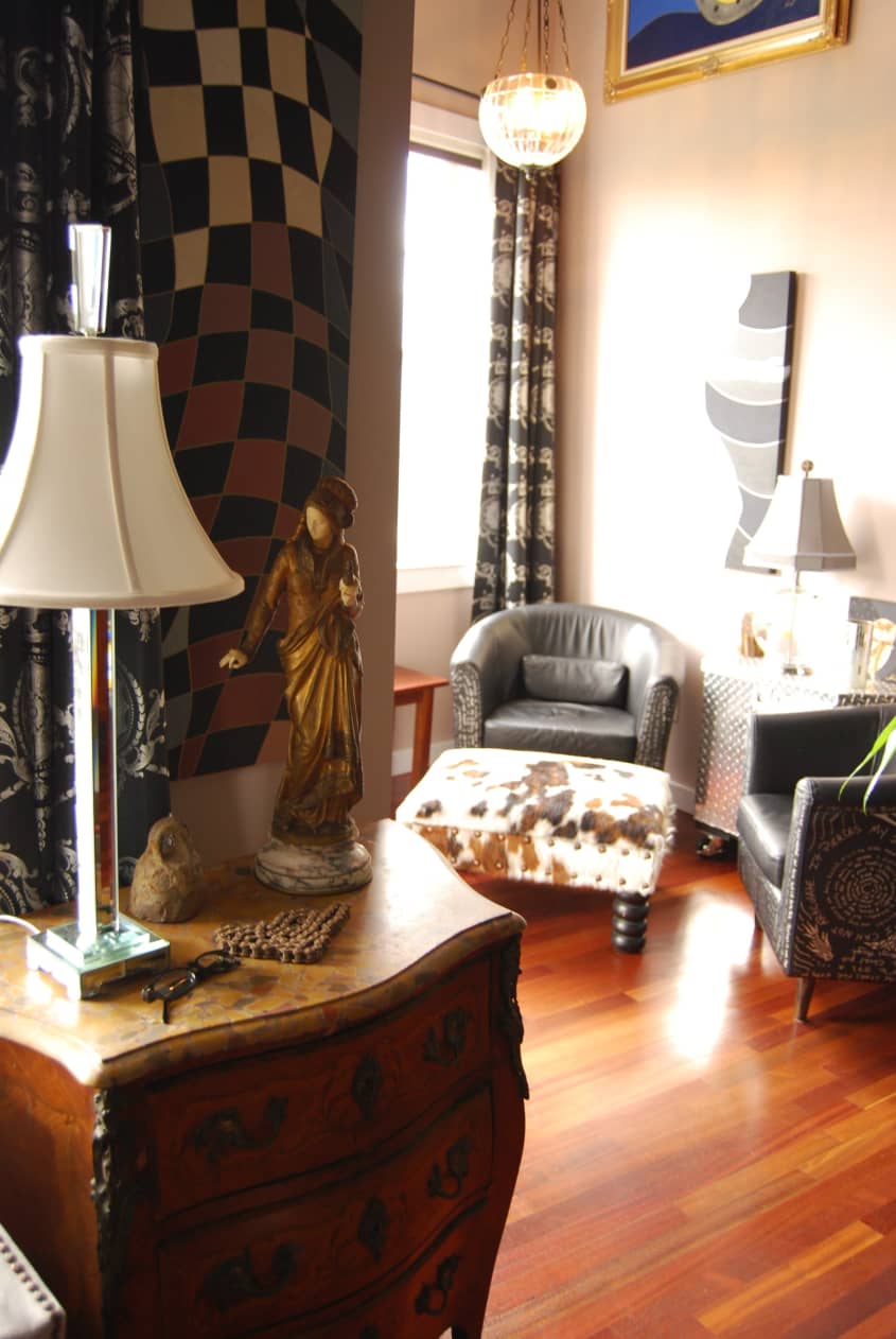 Howard’s Eclectic Art-Filled Studio | Apartment Therapy